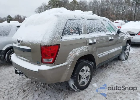2005 Jeep Grand Cherokee Laredo z USA, uszkodzony, nr VIN 1J4HR48N65C646823